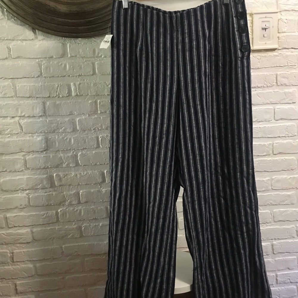Gap high rise navy and white wide leg pants